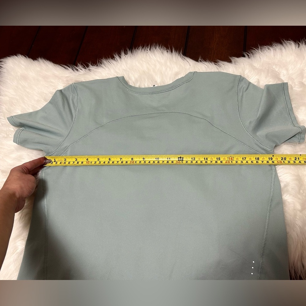 Lululemon Size 8 High-Neck Running and Training T-Shirt
Silver Blue Light Green - Picture 12 of 13